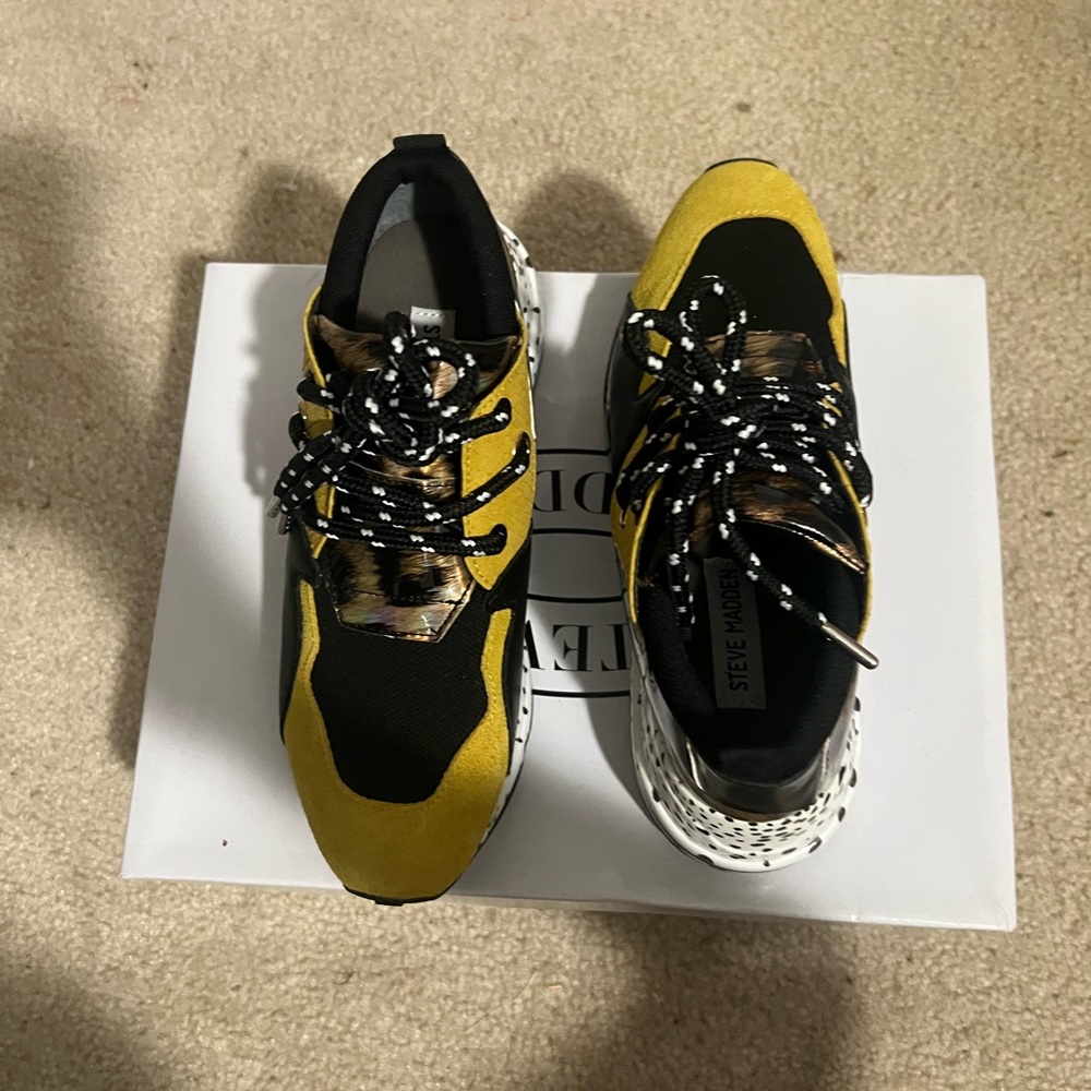 Steve Madden Sneakers - Picture 6 of 6